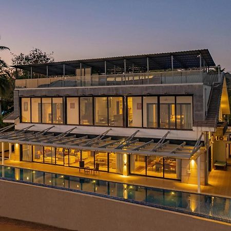 Oceanic Sunsets With River View, Comp Breakfast & Infinity Pool At Stayvista Verem Екстериор снимка