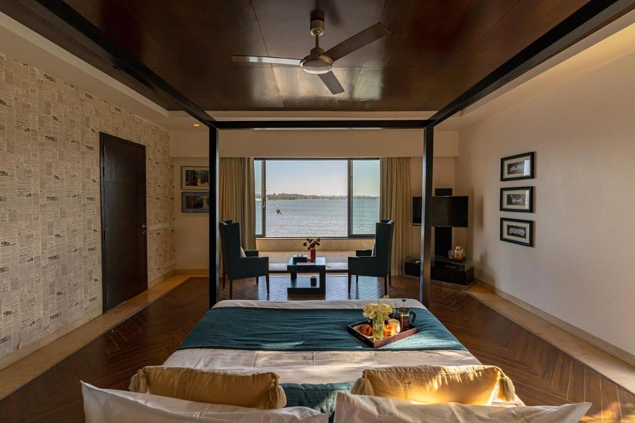 Oceanic Sunsets With River View, Comp Breakfast & Infinity Pool At Stayvista Verem Екстериор снимка